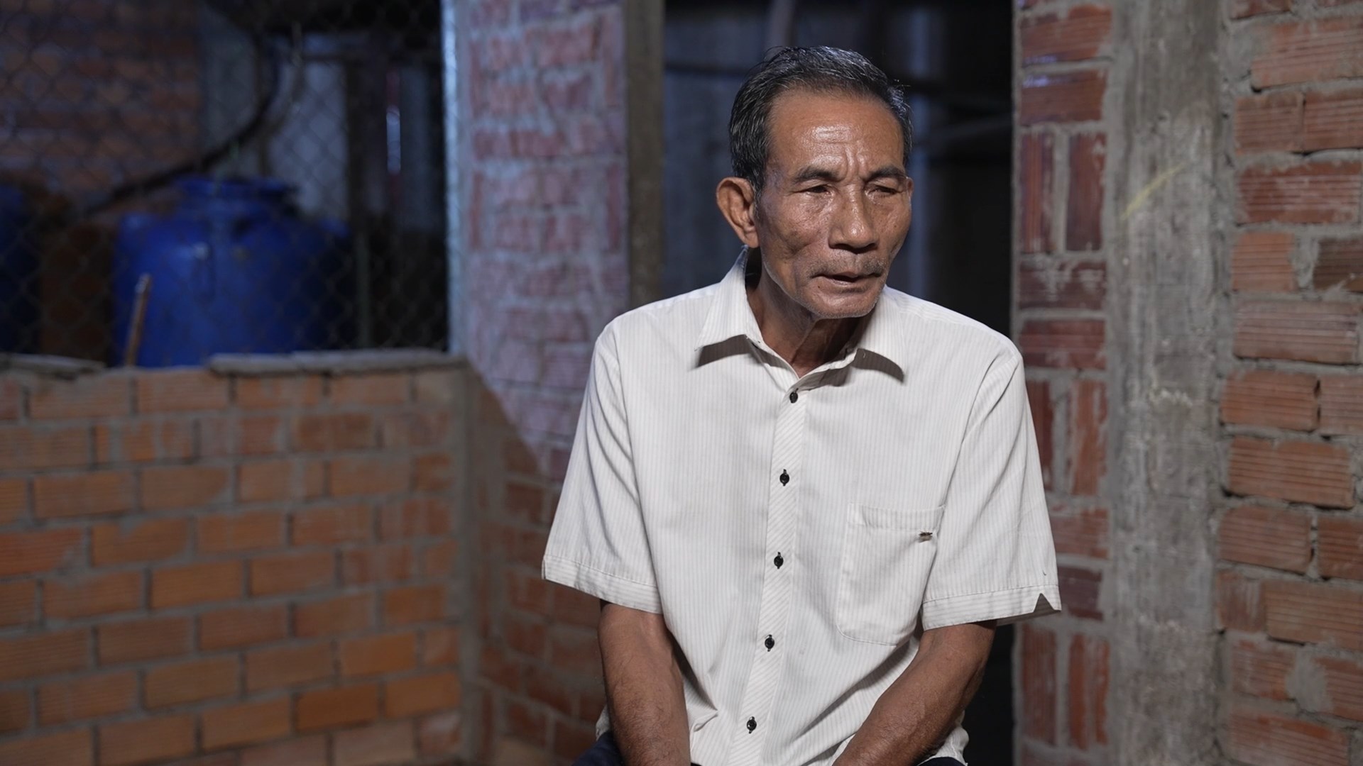 Huy Khánh cảm phục ông bà ngoại già yếu gồng gánh nuôi cháu mồ côi - ảnh 2