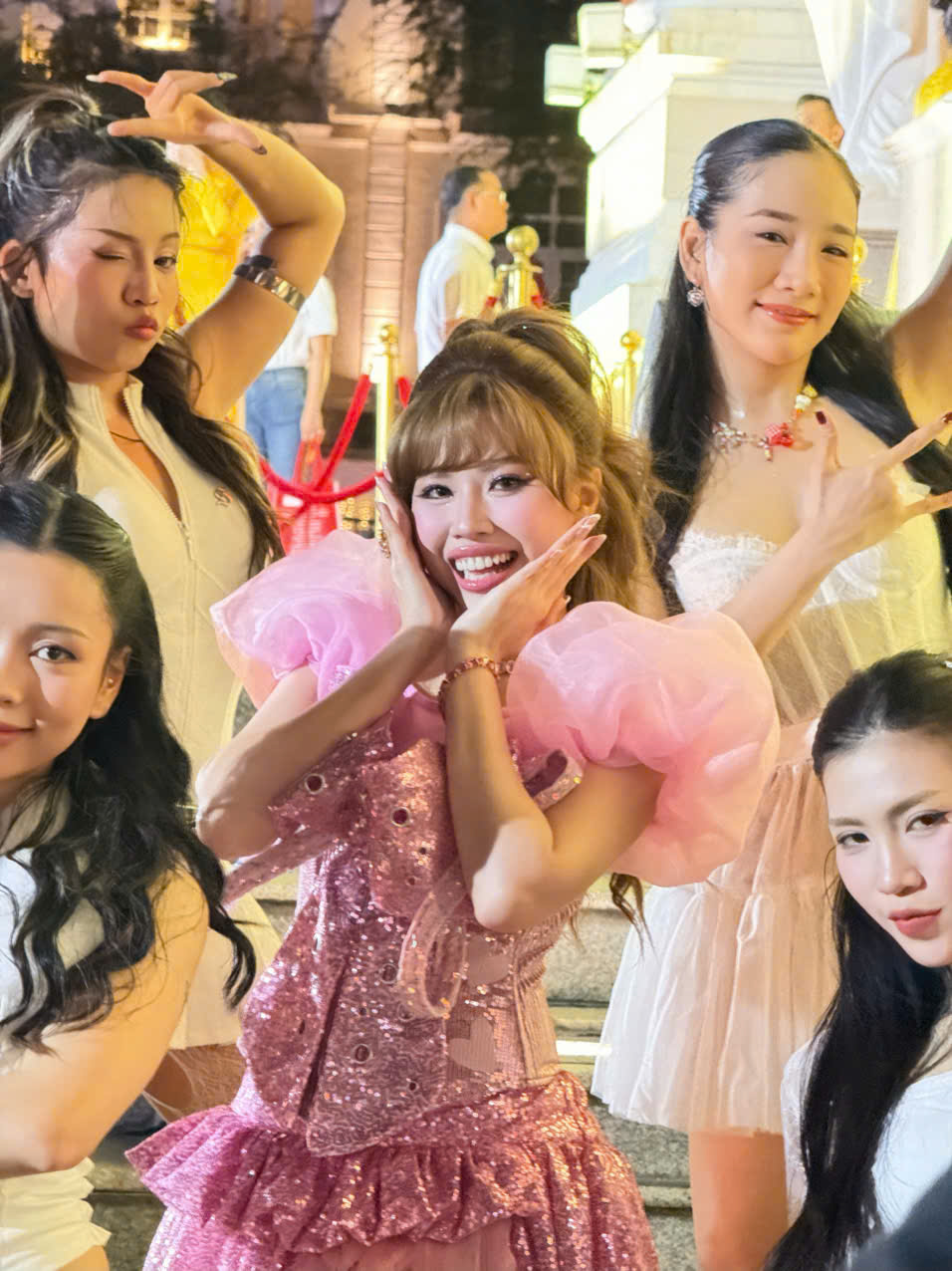 Nữ ca sĩ cùng thời Duy Khánh, Bảo Anh sang Mỹ làm nail trở lại sân khấu Mai Vàng sau 10 năm - ảnh 4