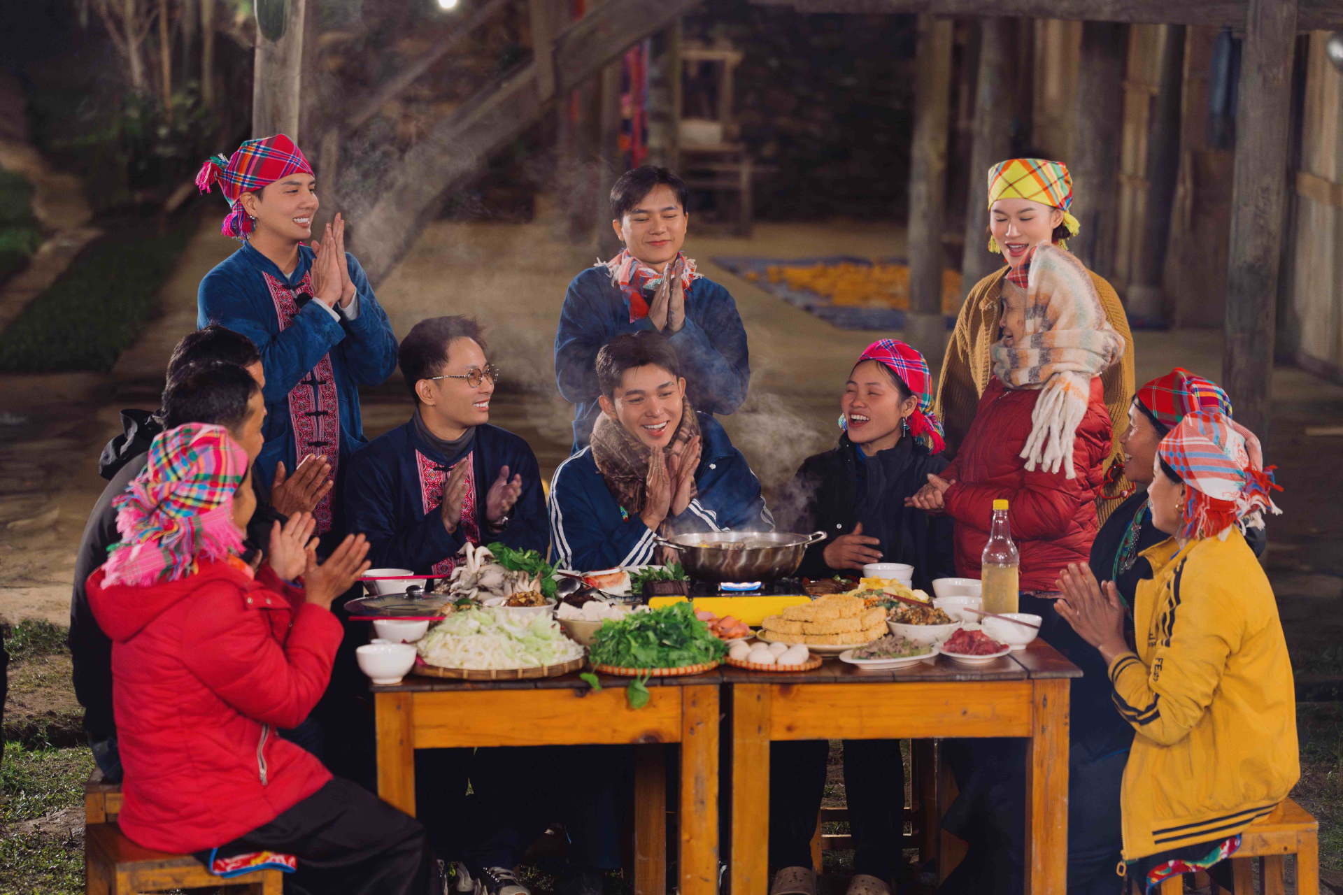 'Gia Đình Haha' khép lại hành trình tại Bản Liền: 'Bức thư tình' ấm áp ngày cuối năm - ảnh 4