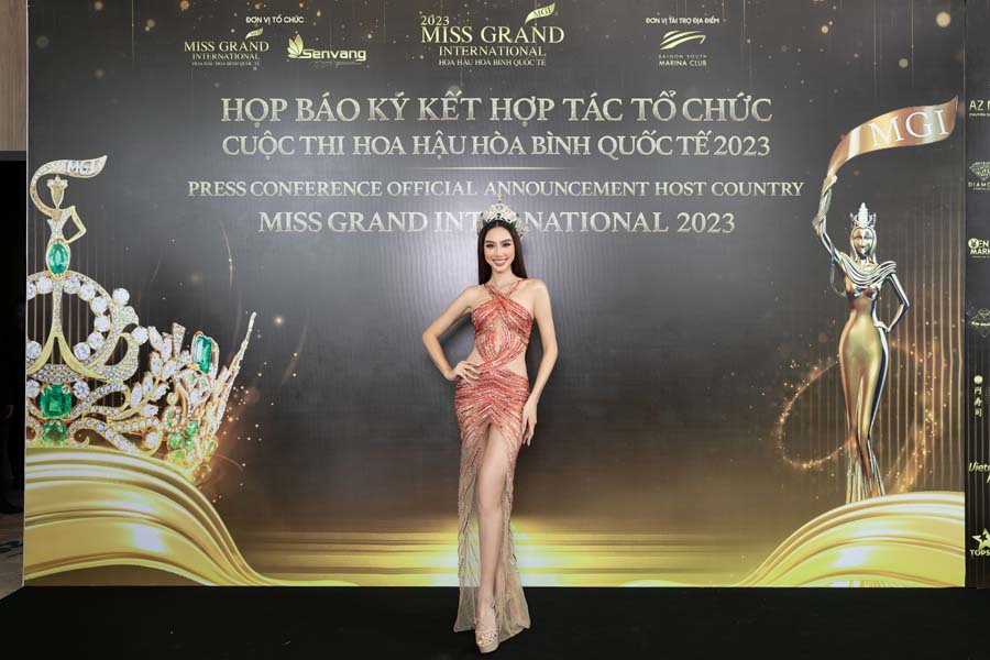 Đương kim Miss Grand International 2021 - Nguyễn Thúc Thùy Tiên trong bộ đầm đỏ quyến rũ chiếm trọn ánh nhìn