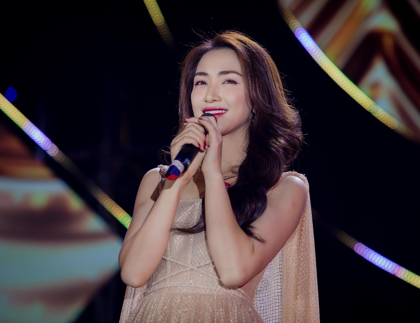 Hoà Minzy nổi tiếng là nữ ca sĩ có giọng hát nội lực, kỹ thuật được đông đảo khán giả yêu mến hiện nay