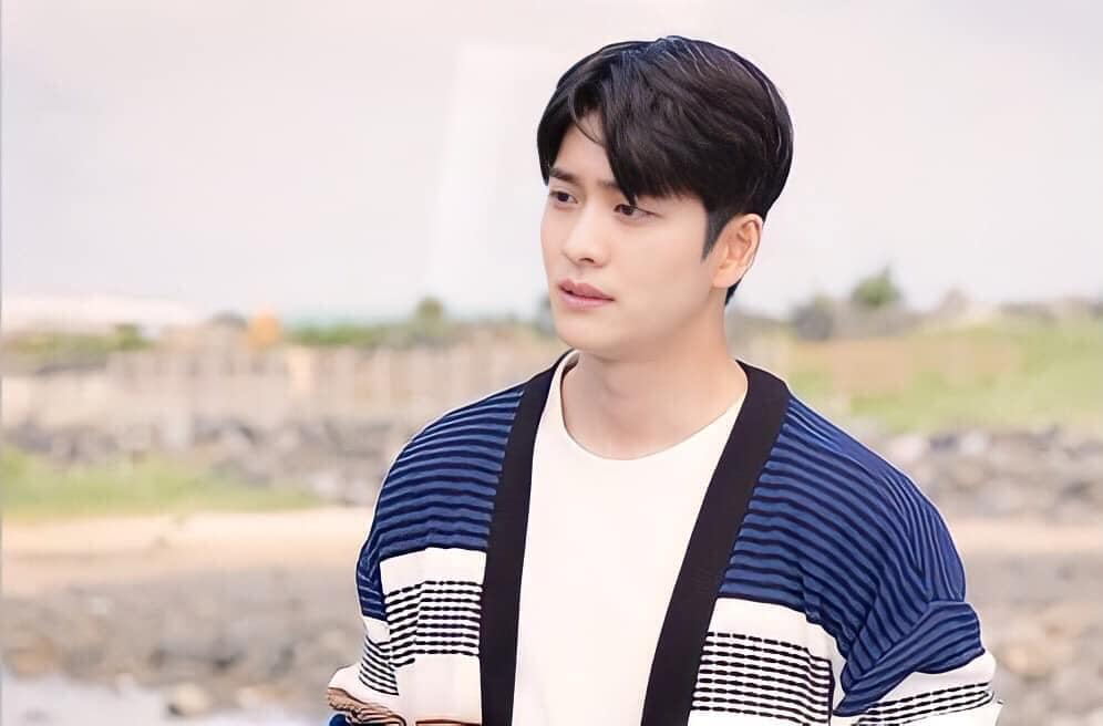 Young Woo nói lời chia tay Joon Ho trong lúc đang ngắm cá voi khiến anh 'sốc' đến rơi nước mắt