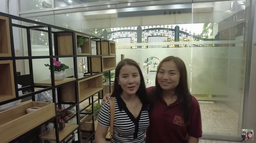 Bà Nhân Vlog liên tục cảm thán trước căn nhà hoành tráng trị giá chục tỷ của Quỳnh Trần JP