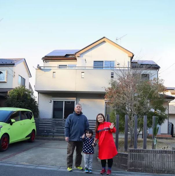 Năm 2021, Quỳnh Trần JP hạnh phúc tiết lộ cô đã mua nhà cho gia đình tại Nhật Bản bằng số tiền bản thân tích cóp
