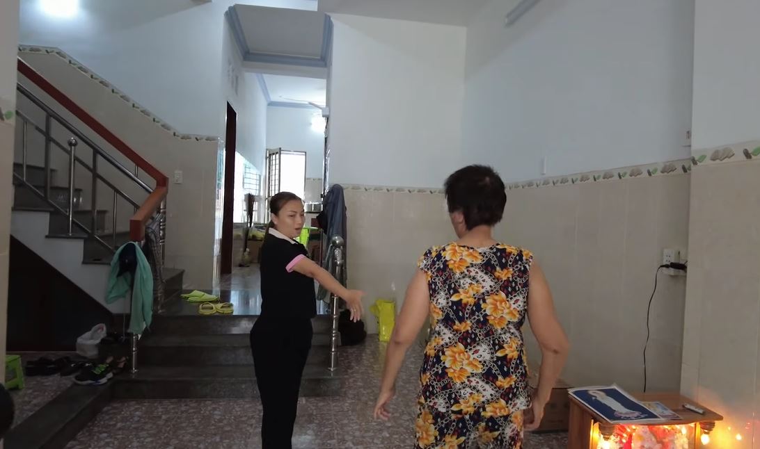 Bà Nhân Vlog đến thăm căn nhà chục tỷ của Quỳnh Trần JP tại Việt Nam, choáng ngợp trước độ hoành tráng - ảnh 5