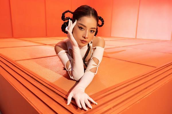 Sau nghi vấn “đạo” poster Lisa (BLACKPINK), Chi Pu tiếp tục bị khán giả tố “vay mượn” ý tưởng nhóm nữ Kpop - Orange Caramel? - ảnh 2