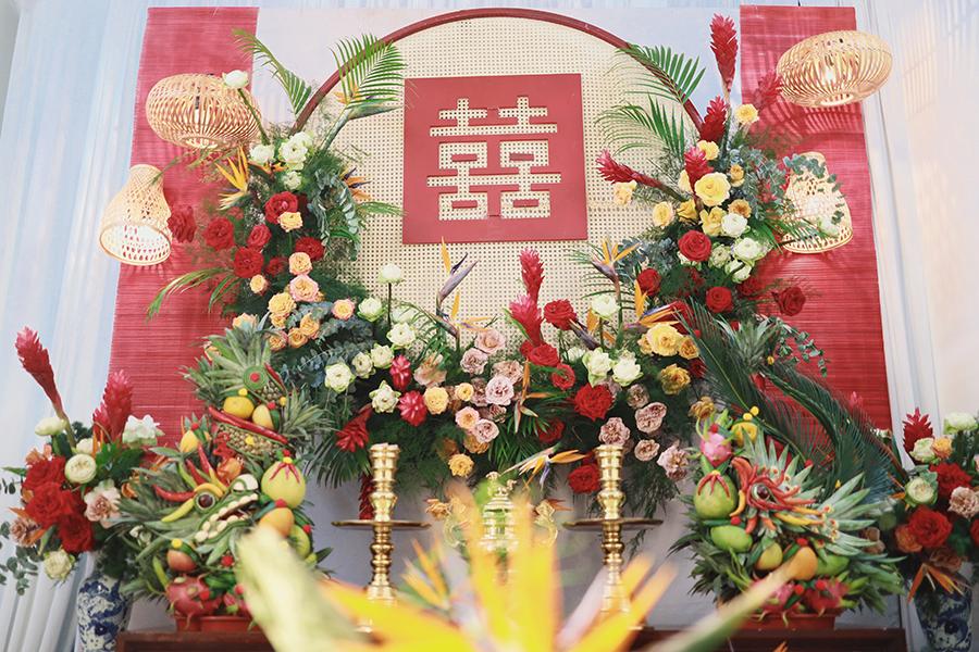 Lễ gia tiên của MC Liêu Hà Trinh, cô dâu mang cảnh Sài Gòn xưa vào ngày vui - ảnh 6