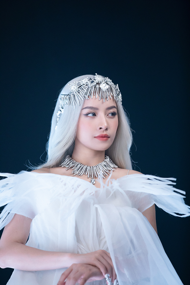 Chi Pu tiếp tục tung MV ca khúc thứ 3 trong chuỗi dự án năm 2022 với hình ảnh của nàng Mona Lisa