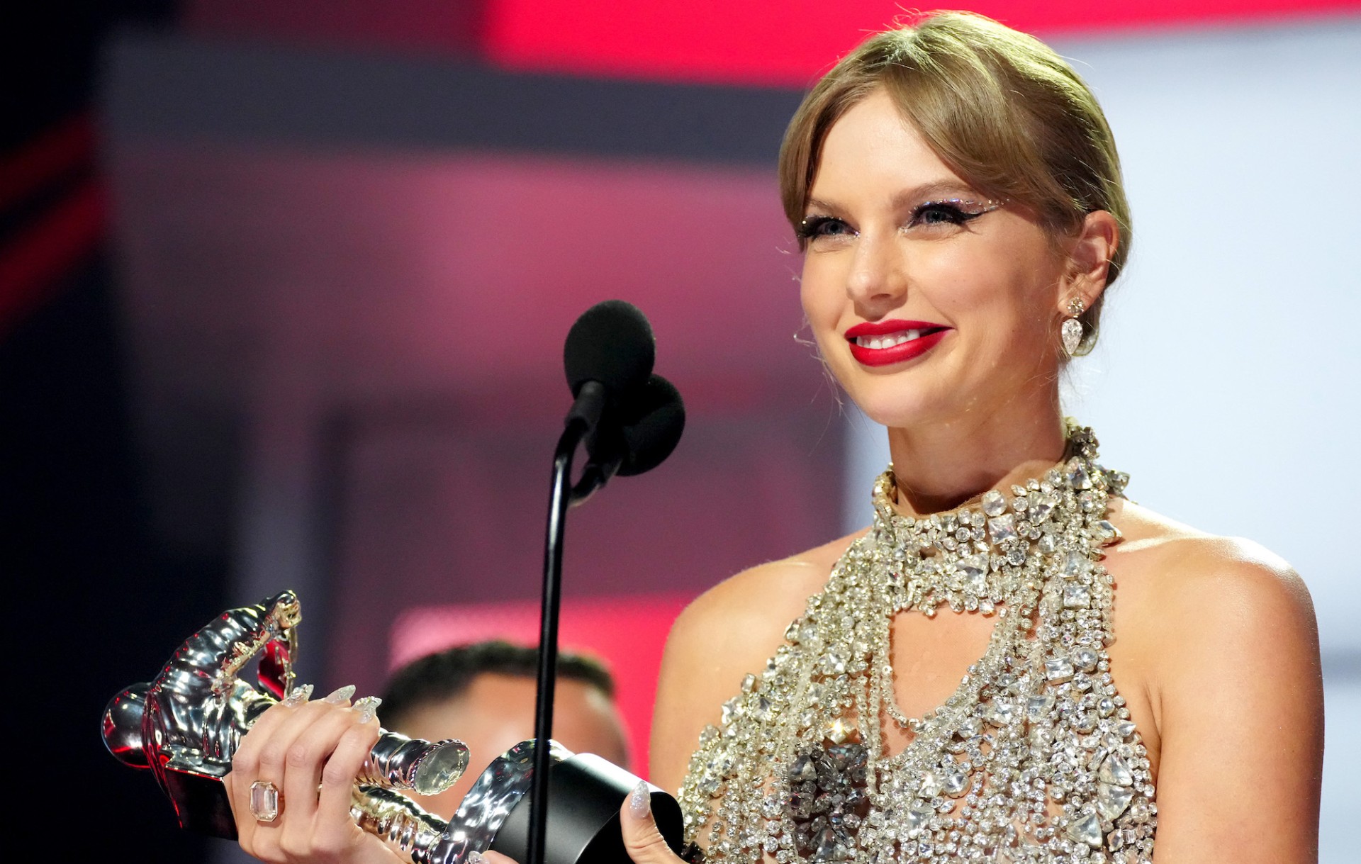 Taylor Swift vượt mặt Drake, album 'Midnights' trở thành sản phẩm có lượt nghe trong 24 giờ đầu cao nhất thế giới trên nền tảng này