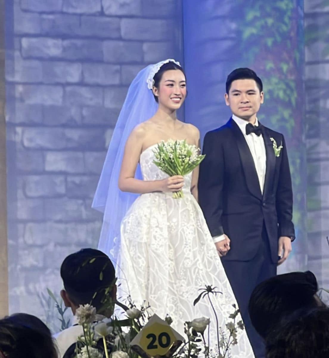 Đám cưới của hoa hậu Đỗ Mỹ Linh và con trai bầu Hiển - thiếu gia Đỗ Vinh Quang đã diễn ra vào tối ngày 23/10