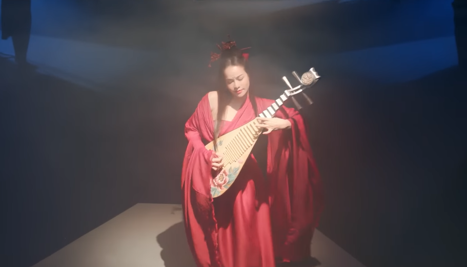 Tạo hình cổ trang của BB Trần và Nhật Kim Anh trong MV 