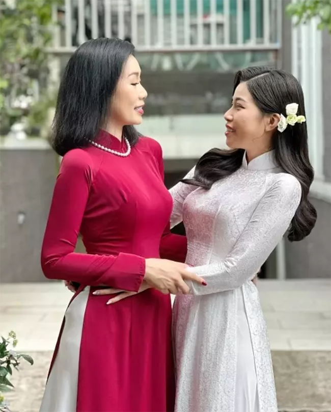 Trịnh Kim Chi bị chỉ trích vì kém tinh tế khi lên đồ nổi bật lấn át cô dâu