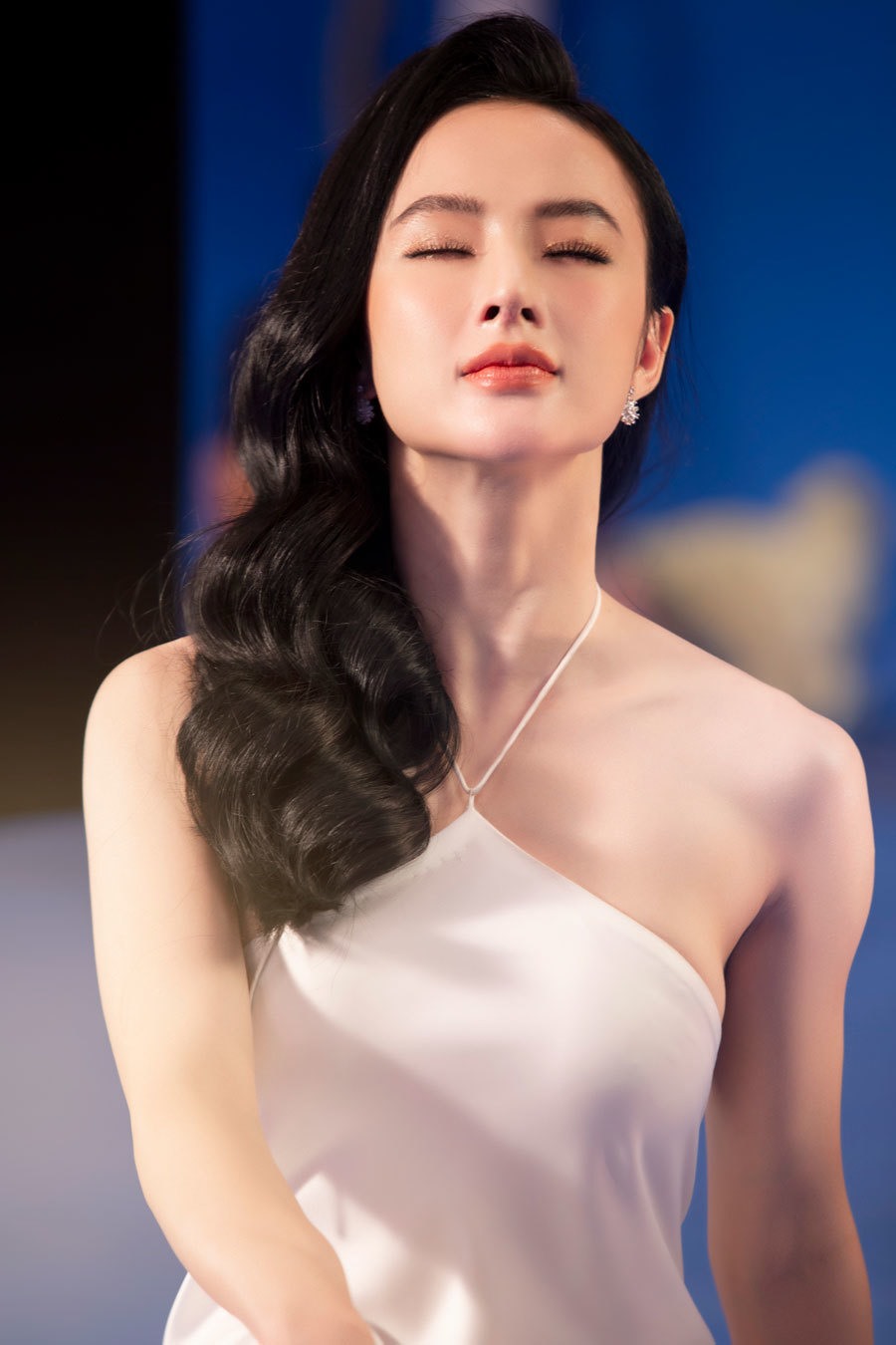 Angela Phương Trinh bất ngờ 'xuống tóc', xuất hiện như công chúa truyện cổ tích - ảnh 7