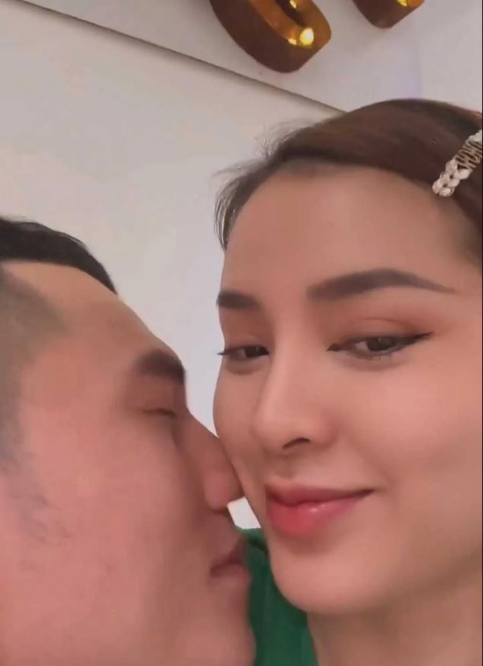 Lý Bình bật khóc khi hay tin vợ đã mang thai