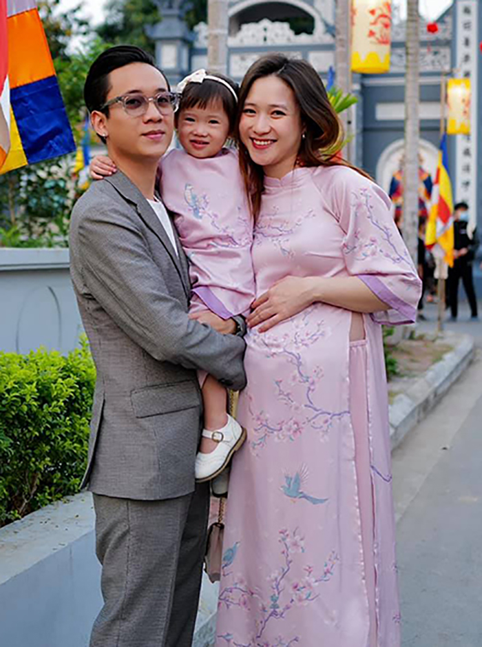 Justatee và Trâm Anh có con gái đầu lòng vào năm 2018