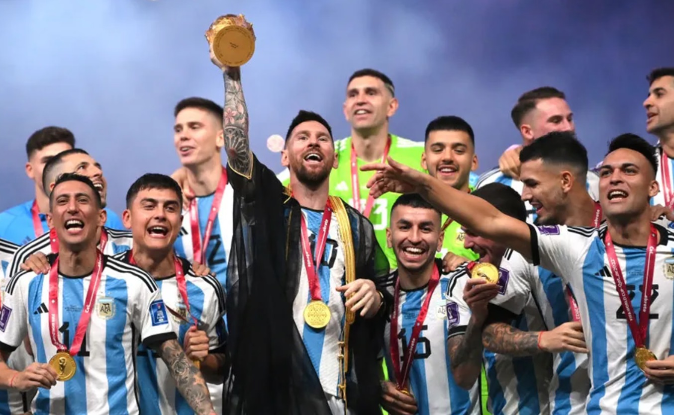 Dàn sao Vbiz ăn mừng chiến thắng lịch sử của Messi và Argentina tại World Cup 2022 - ảnh 2