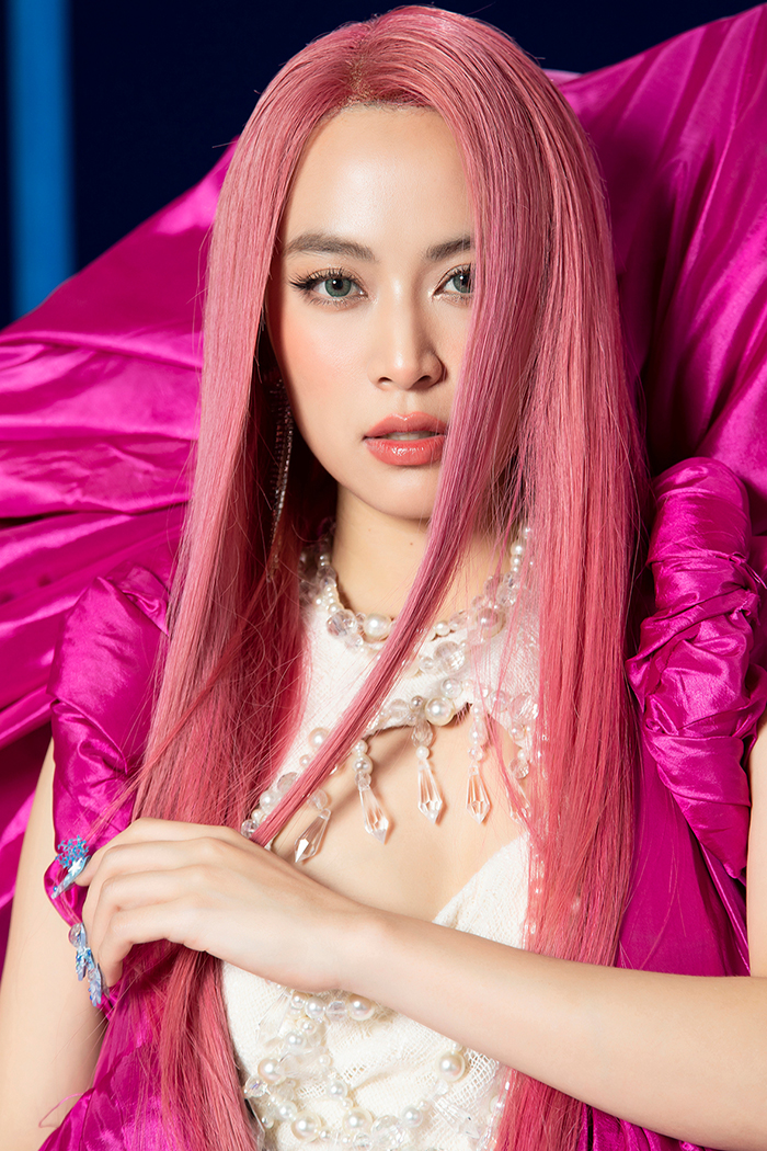 Hoàng Thùy Linh là nữ ca sĩ bội thu đề cử tại 'Làn sóng xanh 2022' với 7 đề cử