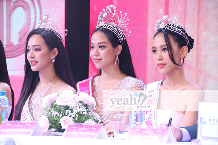 Top 3 Hoa hậu Việt Nam 2022 xuất hiện tại buổi họp báo sau đêm đăng quang