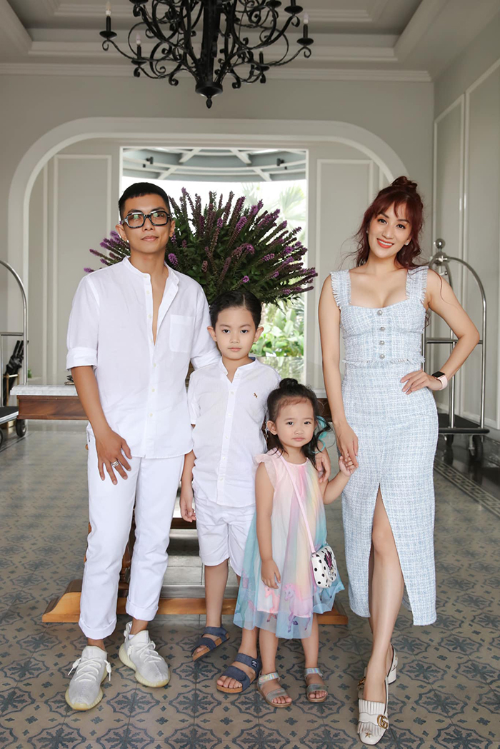 Mái ấm gia đình hạnh phúc của vợ chồng Khánh Thi - Phan Hiển bên cạnh con trai 8 tuổi và con gái 5 tuổi