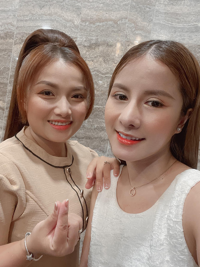 Bà Nhân Vlog rủ Quỳnh Trần JP đi ăn khẳng định tình chị em, fan sốc với diện mạo khác lạ của mẹ bé Sa - ảnh 2