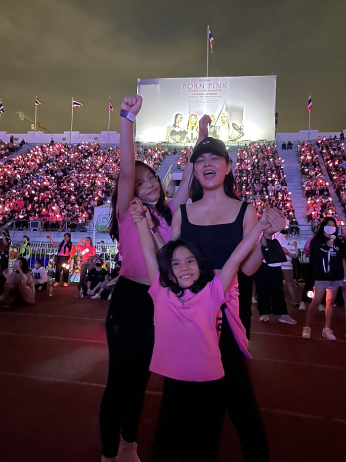 3 mẹ con Phạm Quỳnh Anh có mặt tại concert của BLACKPINK