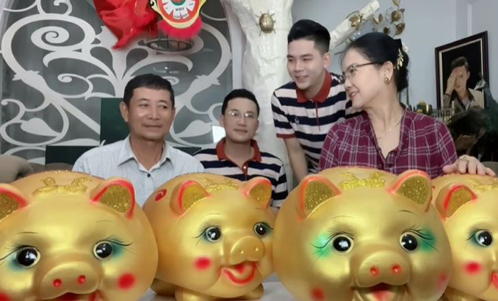 Hà Trí Quang - Thanh Đoàn tặng 'heo vàng' trăm triệu cho ba mẹ sắm Tết, lên tiếng đáp trả khi bị nói khoe của - ảnh 3