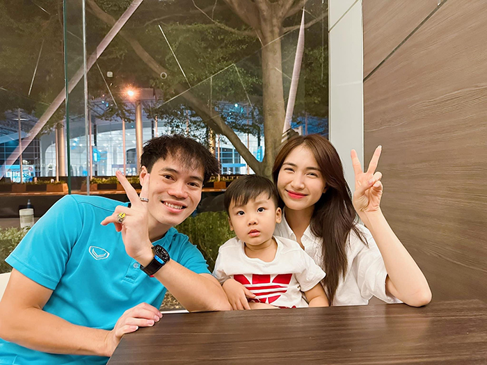 Hoà Minzy cùng con trai gặp mặt Văn Toàn trong dịp đầu năm mới