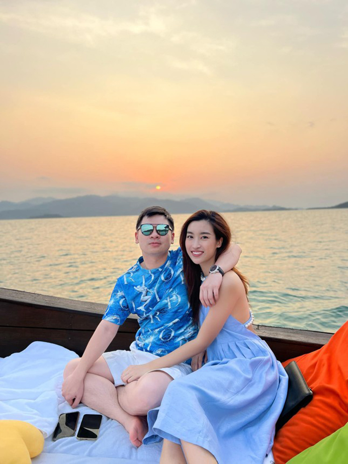Đỗ Mỹ Linh hạnh phúc cùng chồng trong chuyến du lịch Phú Quốc đầu năm 2023