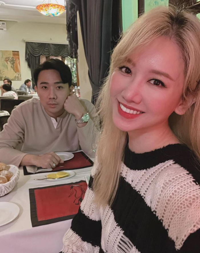 Mỗi năm đúng những dịp kỷ niệm đặc biệt, Trấn Thành đều rủ vợ đi ăn nhà hàng và selfie tình cảm cùng bà xã
