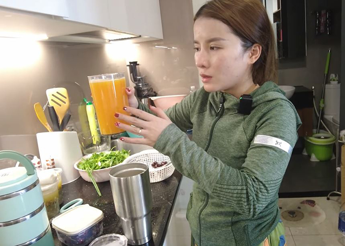 Bà Nhân Vlog chuẩn bị đồ bổ để bồi dưỡng cơ thể Quỳnh Trần JP hậu phẫu thuật