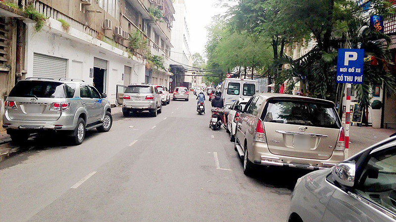 Công an vào cuộc điều tra vụ người phụ nữ ở Hà Nội bị đ.ánh s.ảy t.hai vì tranh chấp chỗ đỗ xe - ảnh 1