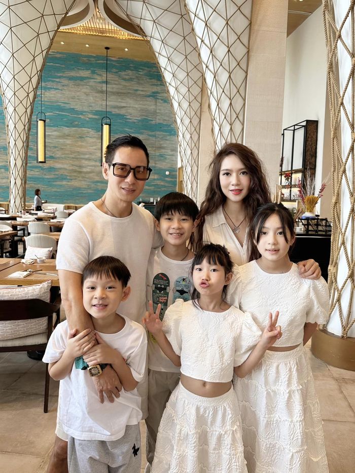 Gia đình hạnh phúc của vợ chồng Lý Hải - Minh Hà