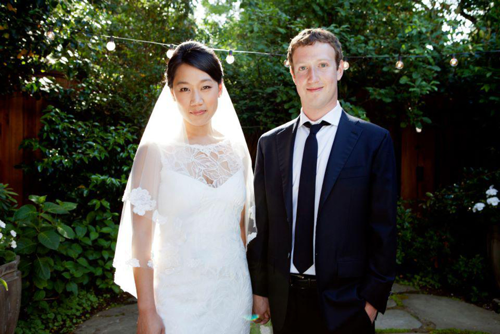 Ảnh cưới giản dị của Mark Zuckerberg và vợ