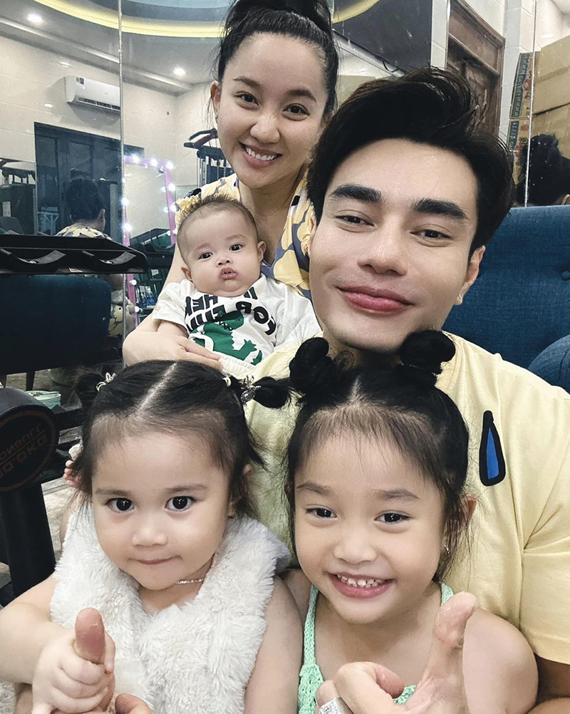 Gia đình hạnh phúc với 3 người con của vợ chồng Lê Dương Bảo Lâm