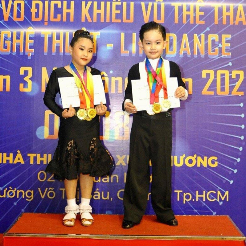 Con trai Khánh Thi - Phan Hiển từng nhiều lần đạt giải thưởng cao ở các cuộc thi dancesport dành cho thiếu nhi trong nước