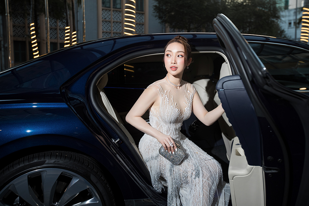 CEO Lý Thùy Chang lộng lẫy trong bộ váy đính đá lấp lánh