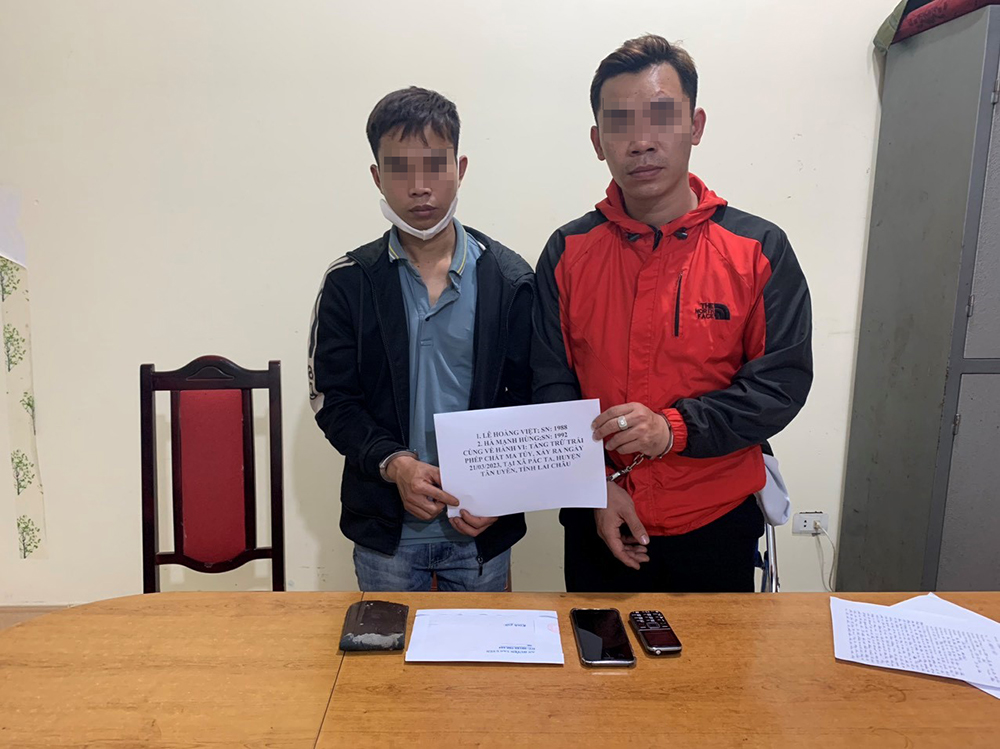 Hai đối tượng Lê Hoàng Việt và Hà Mạnh Hùng - thầy giáo tiểu học bị bắt giữ vì tội danh sử dụng chất ma túy