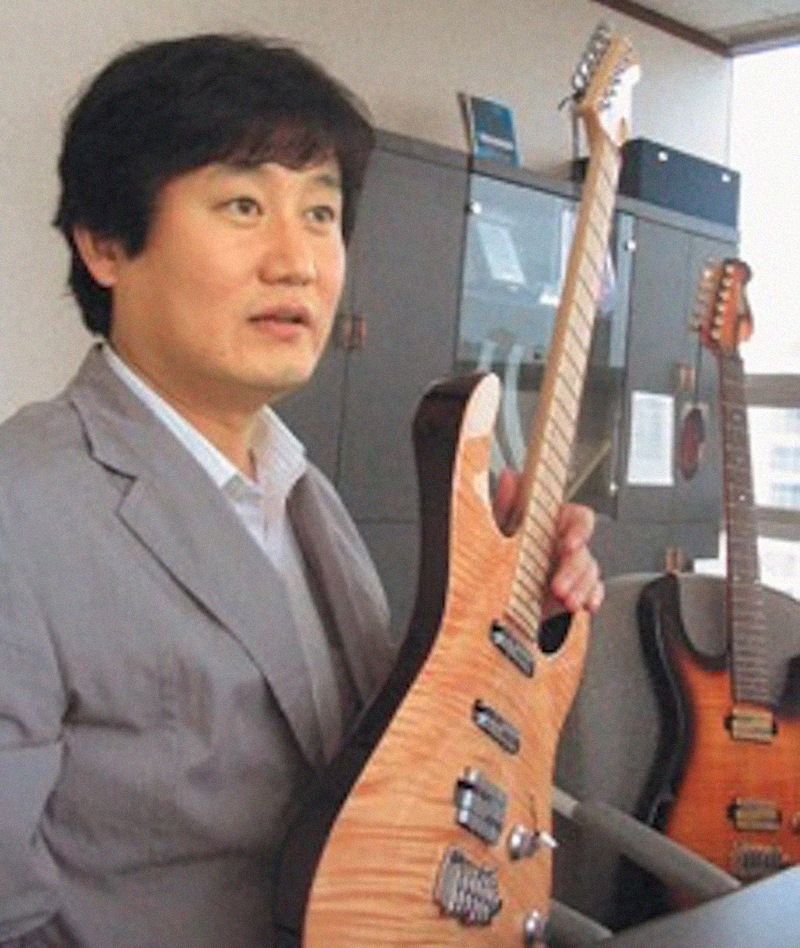 Lim Chang Soo là tay guitar gạo cội của làng nhạc Hàn Quốc