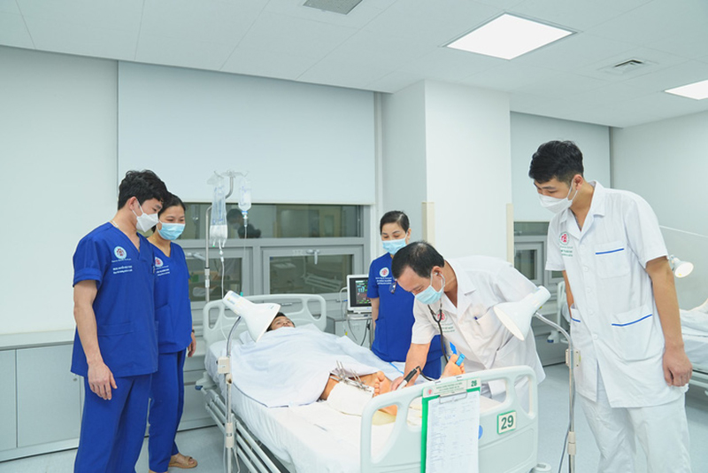 Lần đầu tiên có một ca nối thành công cẳng chân đứt lìa cho một bệnh nhân ở Việt Nam