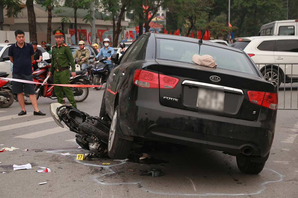 Hiện trường vụ tai nạn khiến 17 xe máy đổ rạp và hàng chục người bị thương