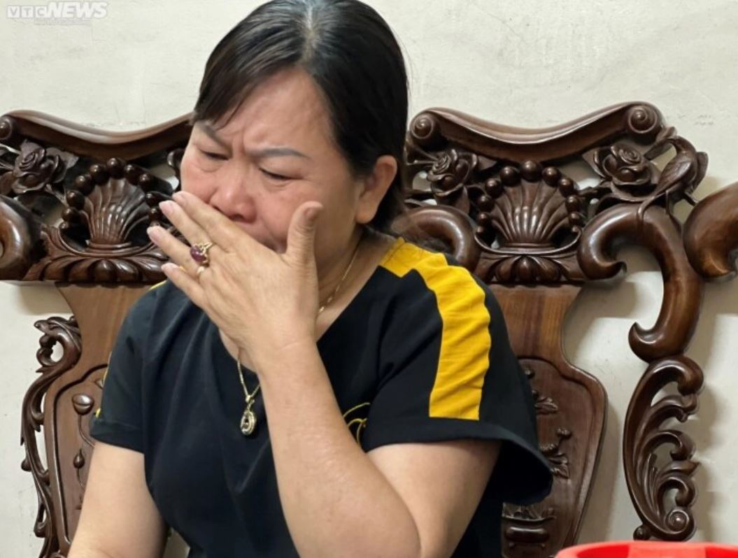 Bà Ngân - vợ phi công Minh đau lòng kể lại sự việc (Ảnh: VTC News)
