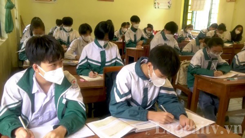 Một trường ở Lào Cai có hơn 50 người nhiễm Covid-19 với biểu hiện sốt