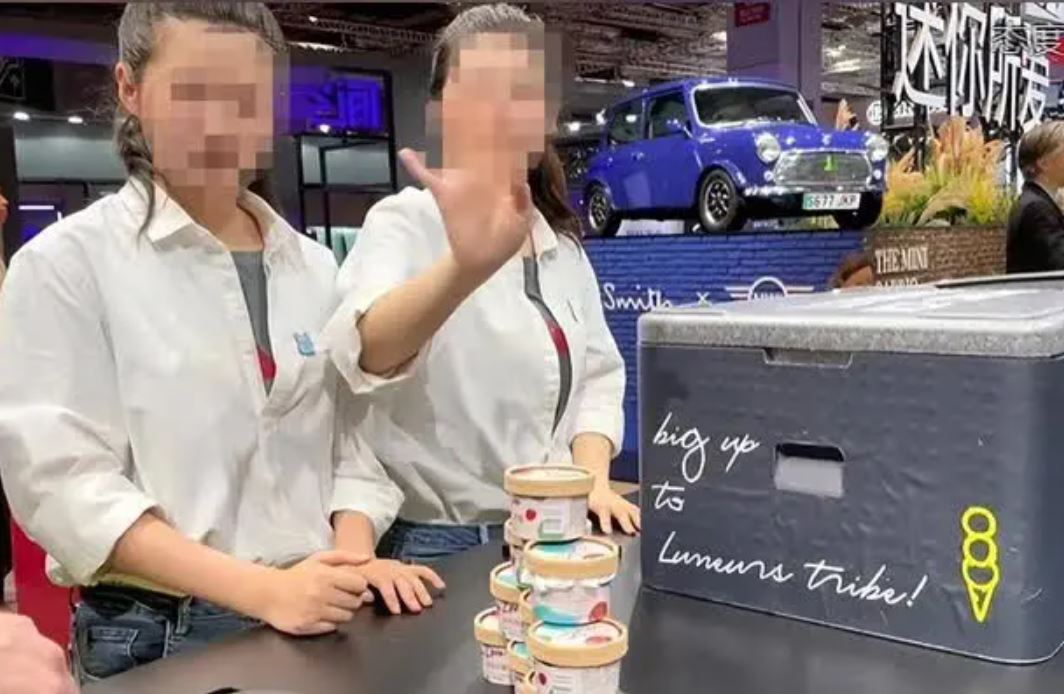 Netizen chỉ trích kịch liệt hãng xe và thái độ của 2 cô gái phát kem