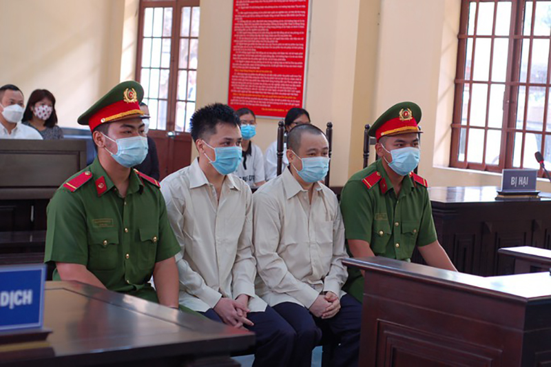 Hữu Tín tại tòa án xét xử sơ thẩm sáng ngày 28/4 (Ảnh: Người Lao Động)