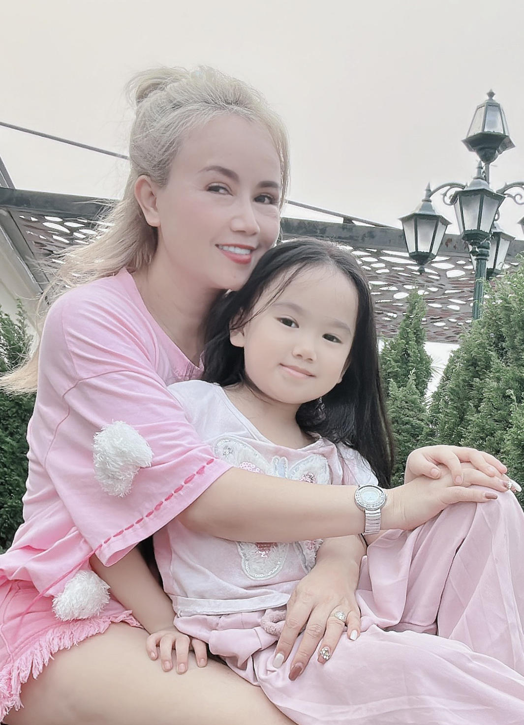 Hoàng Yến và con gái cùng đóng phim 'Cuộc đời vẫn đẹp sao'