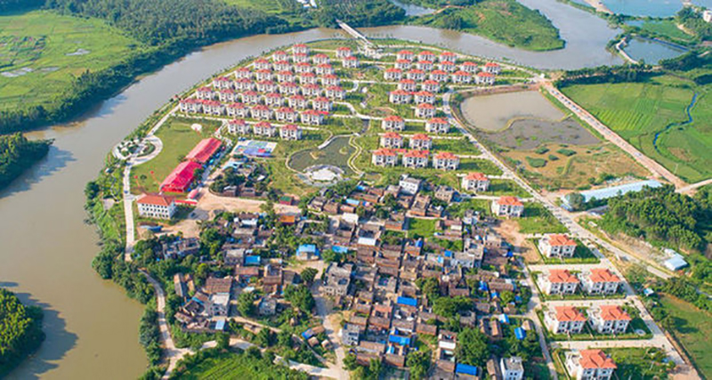Những căn biệt thự được Trần Sinh xây dựng cho dân làng (góc phía trên)