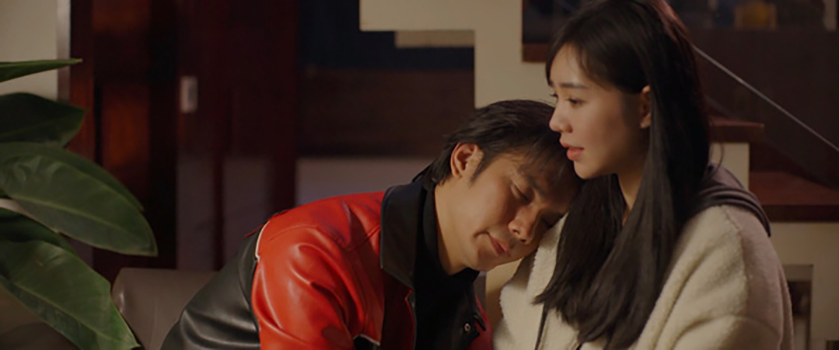 Netizen so sánh hai màn 'mượn rượu tỏ tình' trên phim Việt giờ vàng - ảnh 3