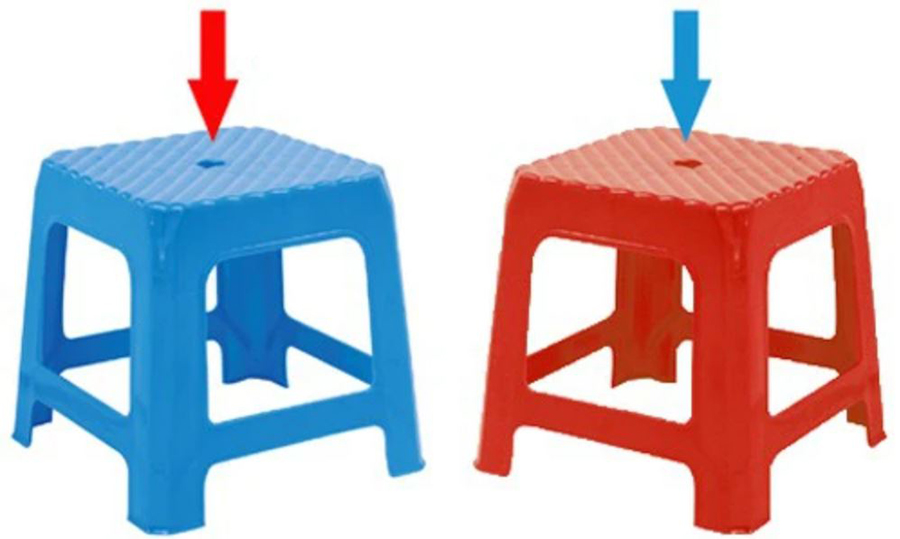 Ghế nhựa thường có một lỗ tròn nhỏ