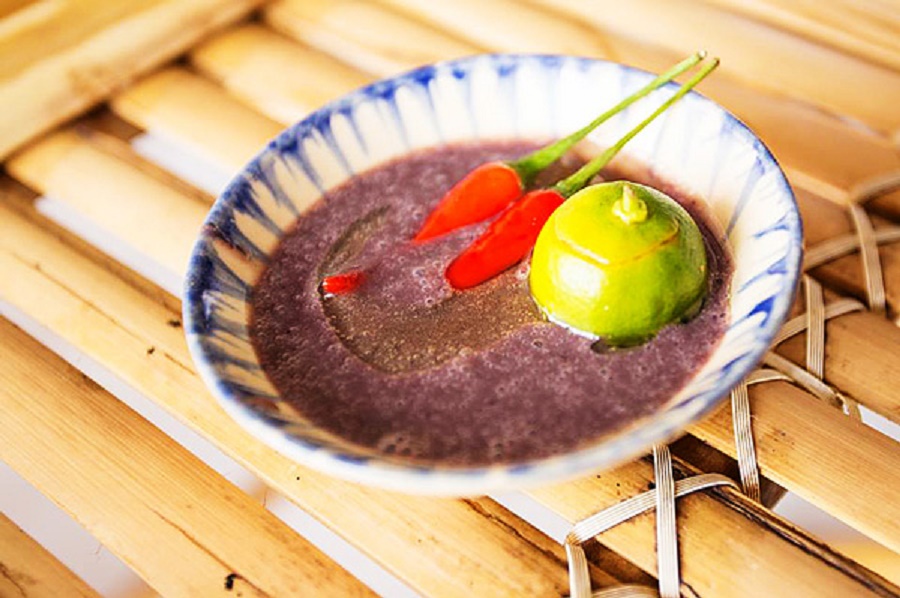 Mắm tôm là gia vị không thể thiếu trong bữa cơm của người Việt