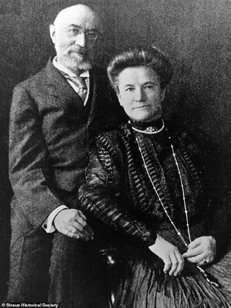 Ảnh chụp vợ chồng nhà Straus - 2 hành khách nổi tiếng ra đi cùng con tàu Titanic huyền thoại vào 111 năm trước